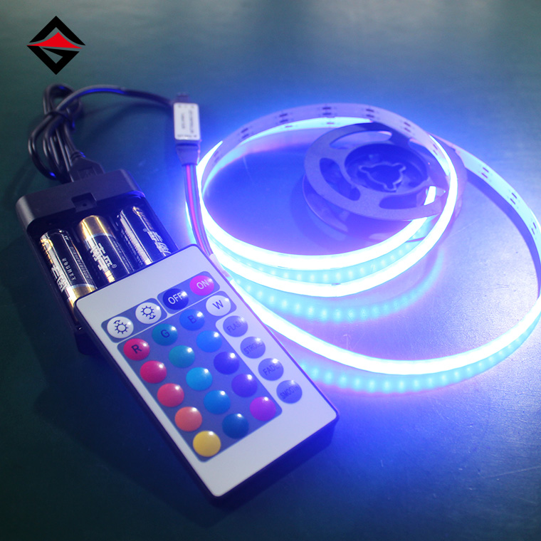 5 V RGB COB LED-riba USB 24-võtmega kaugjuhtimis- ja akukarbiga